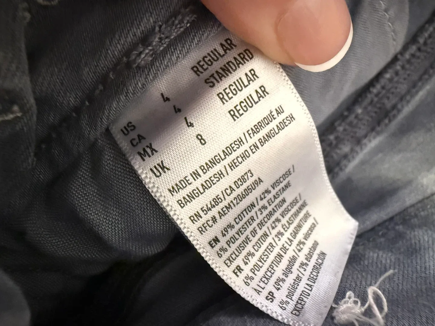 American Eagle Grey Ripped Jeans image indicator(4)