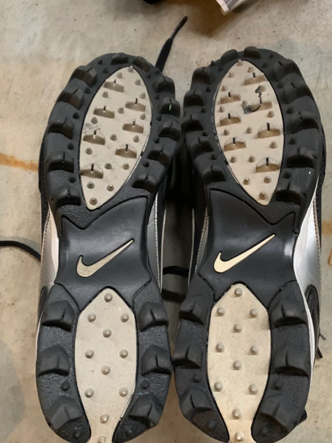 Nike Black lacrosse cleats image indicator(2)