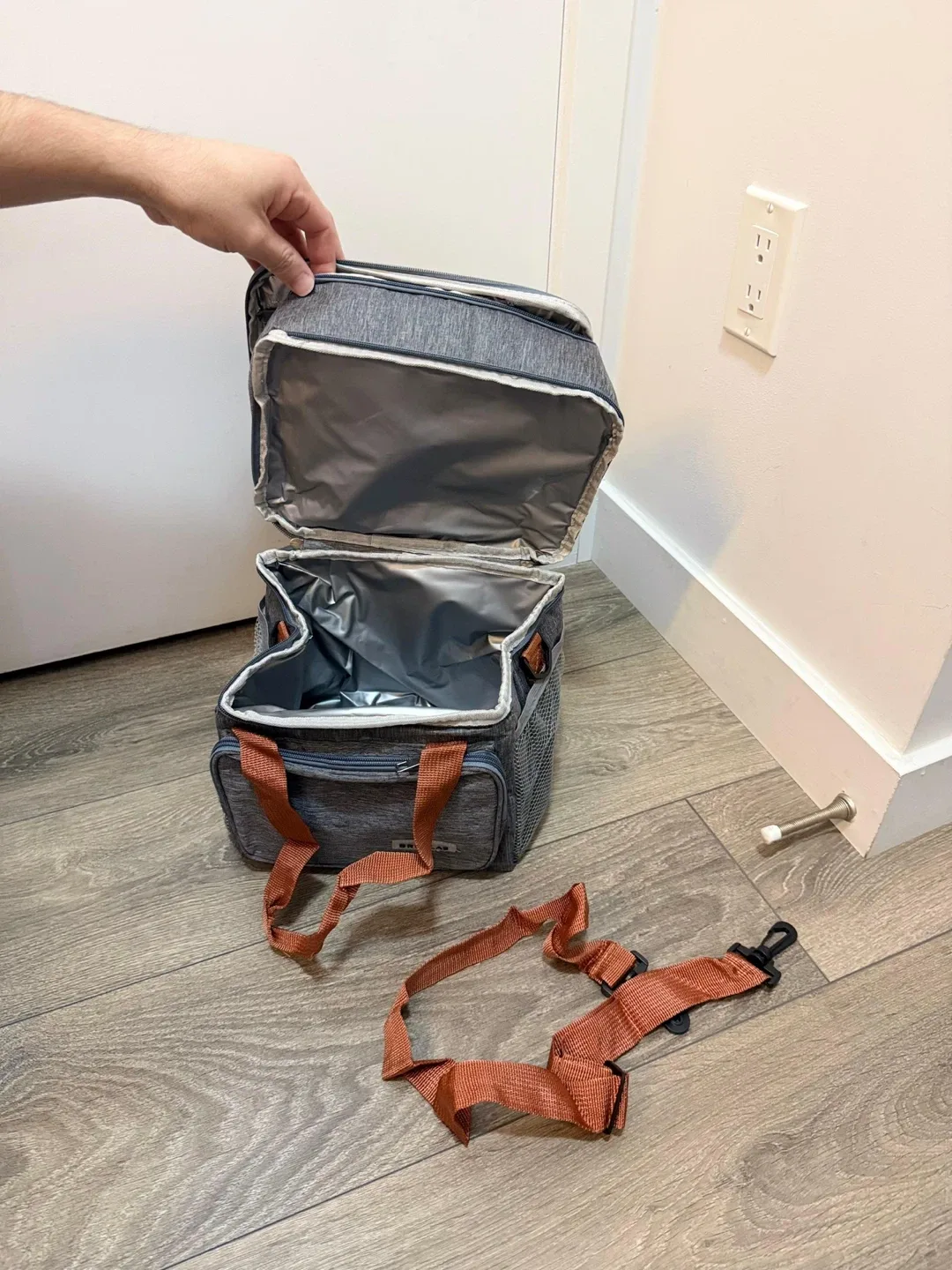 Grey Insulated Lunch Bag with Shoulder Strap image indicator(2)