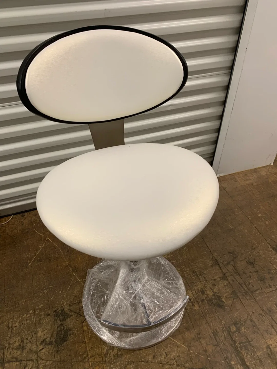 White Swivel Bar Stools Set of 2 thumbnail