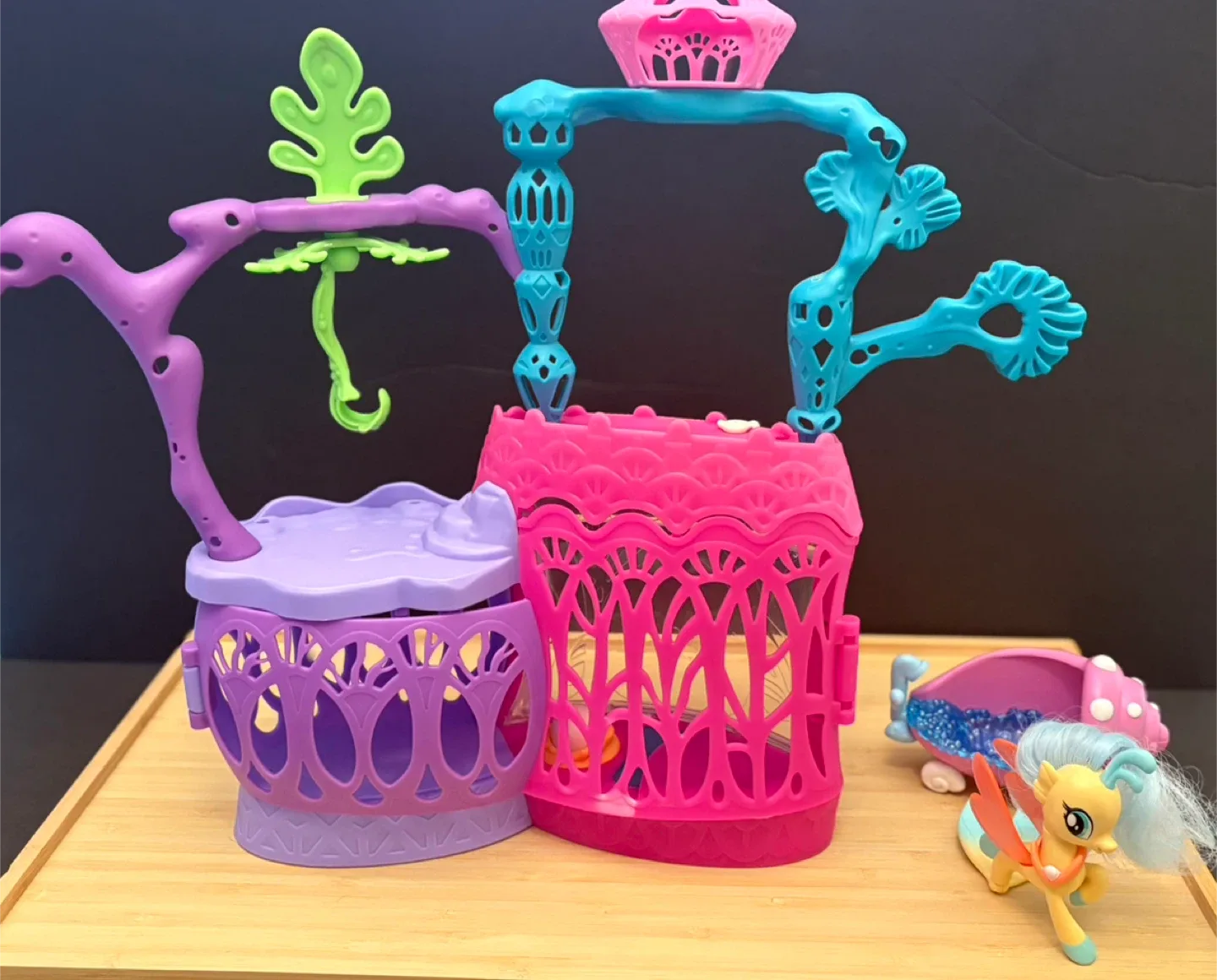 My Little Pony  Seashell Lagoon Playset & Princess Skystar  MLP thumbnail
