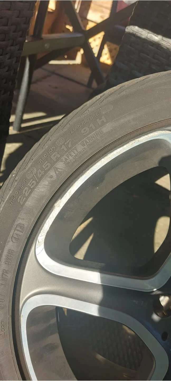 Mercedes-Benz Wheel 225/45R17 image indicator(2)