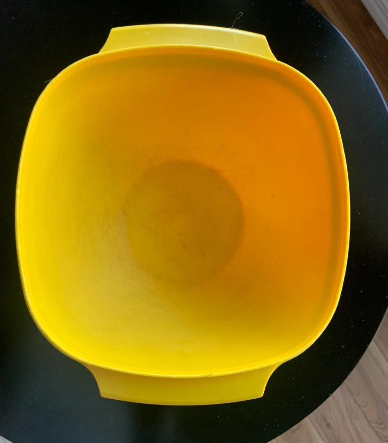 Tupperware Yellow Bowl with Lid image indicator(4)