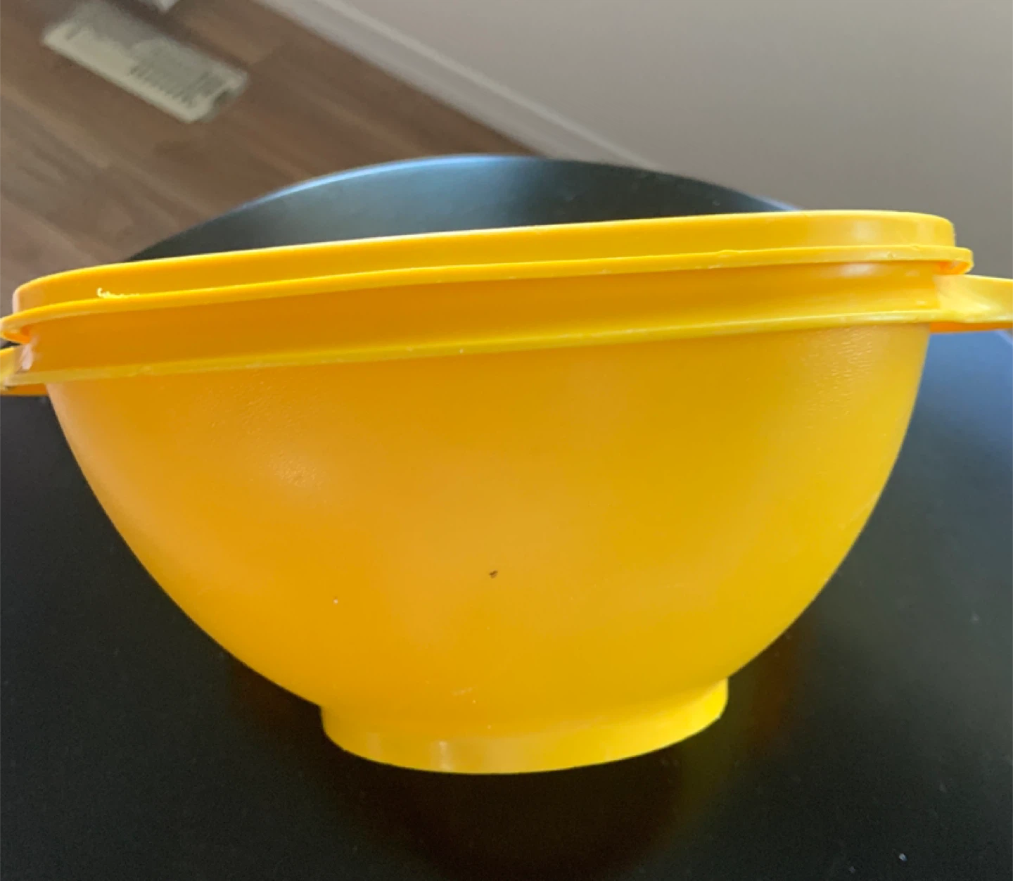 Tupperware Yellow Bowl with Lid - photo 2