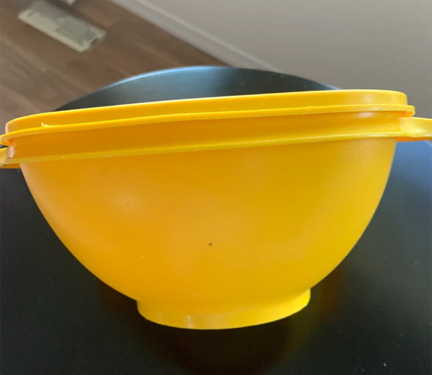 Tupperware Yellow Bowl with Lid image indicator(2)
