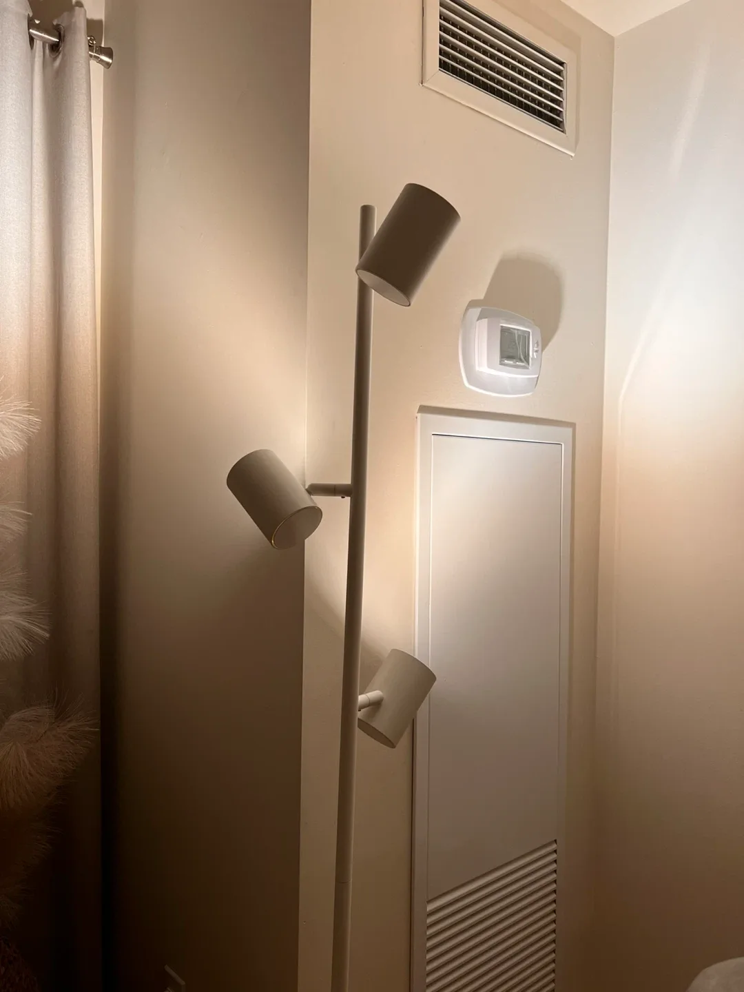 Modern Multi-Head Floor Lamp - White image indicator(3)