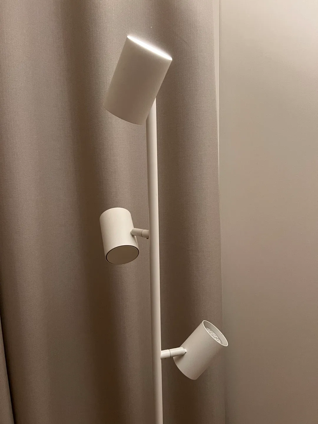 Modern Multi-Head Floor Lamp - White image indicator(6)