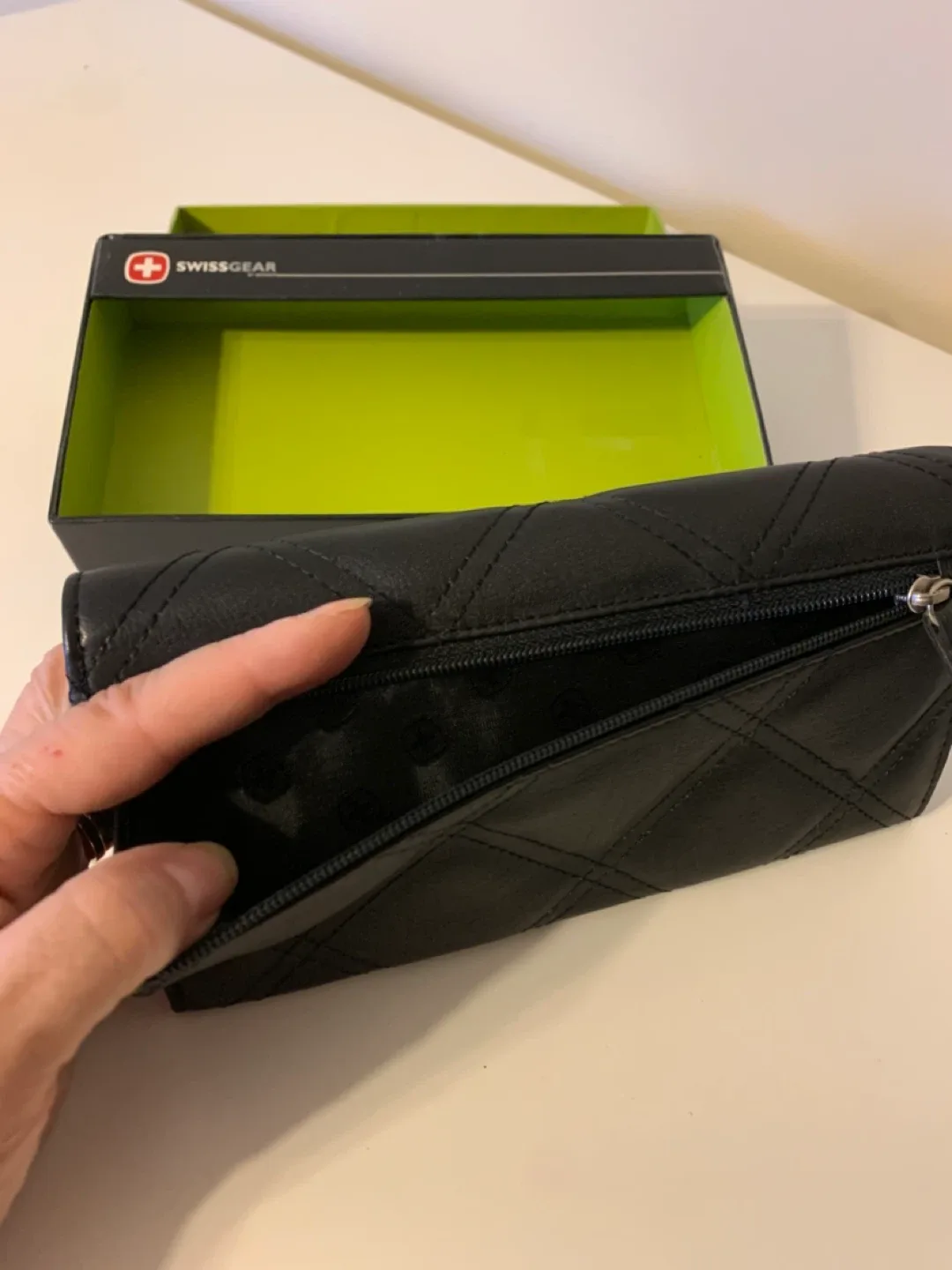 Swiss Gear Black Leather Ladies Wallet image indicator(6)