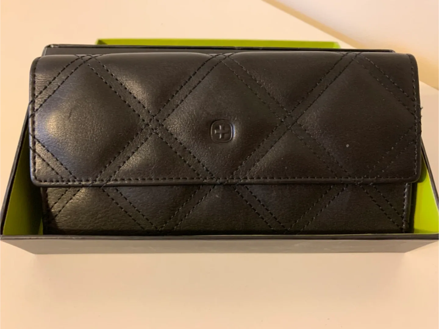 Swiss Gear Black Leather Ladies Wallet image indicator(2)