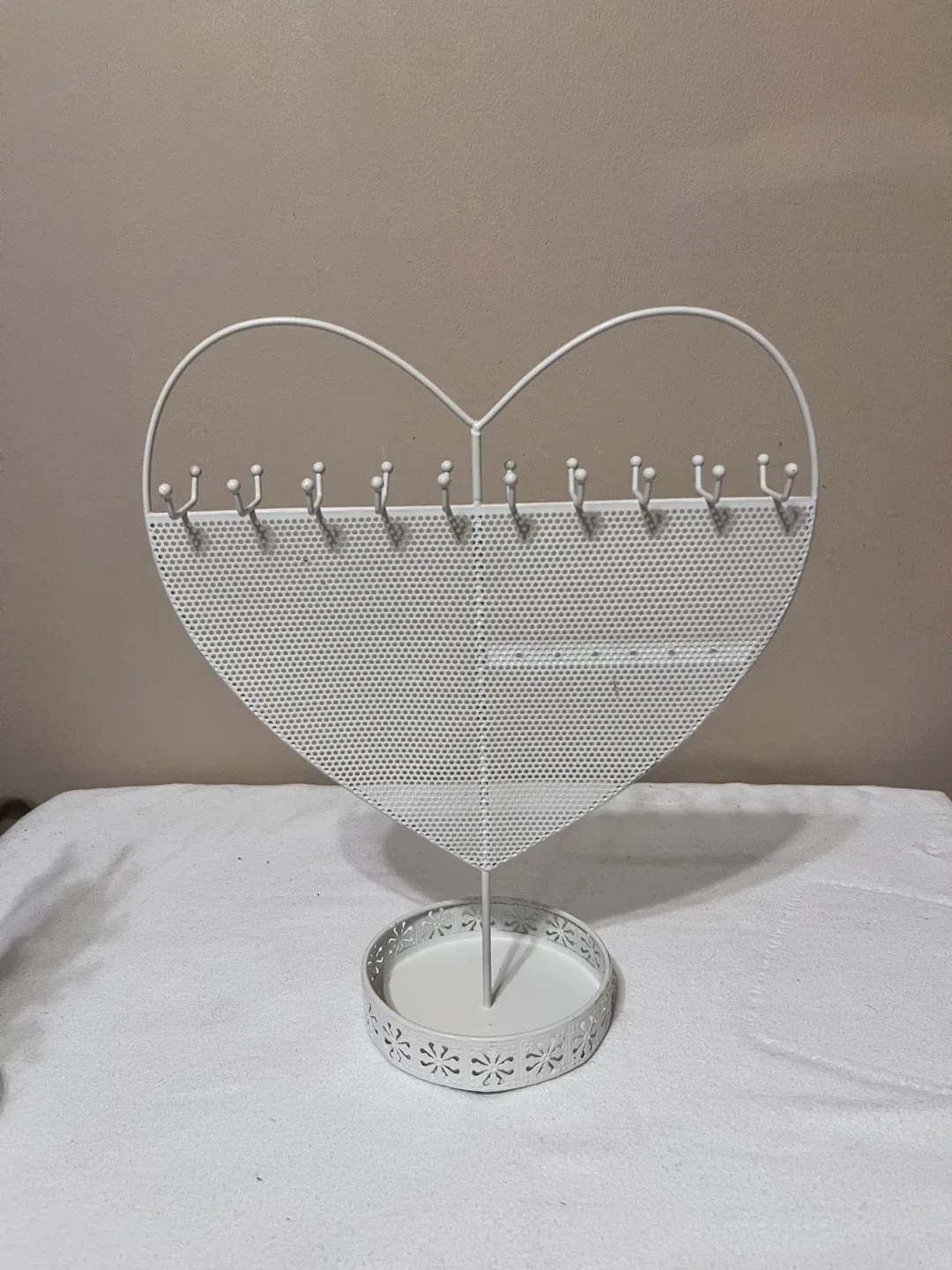 Heart-Shaped Jewellery Stand thumbnail