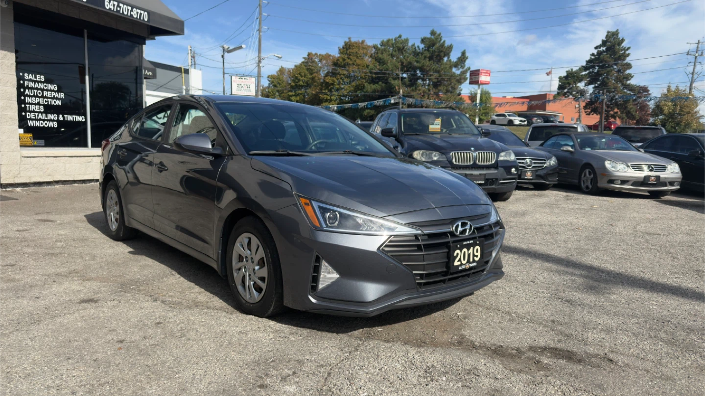 2019 Hyundai Elantra SE - Gray Sedan - photo 2