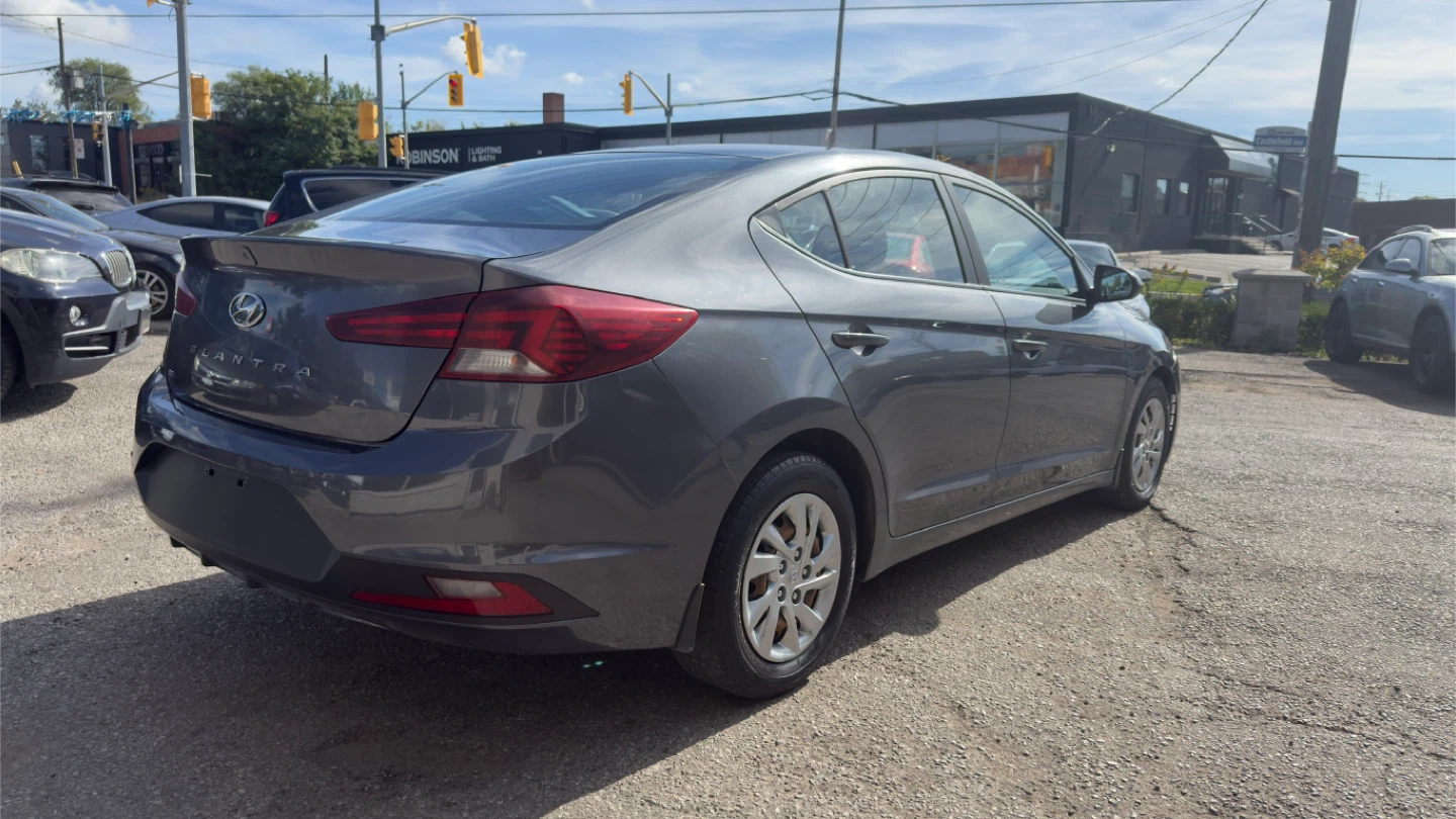2019 Hyundai Elantra SE - Gray Sedan - photo 4