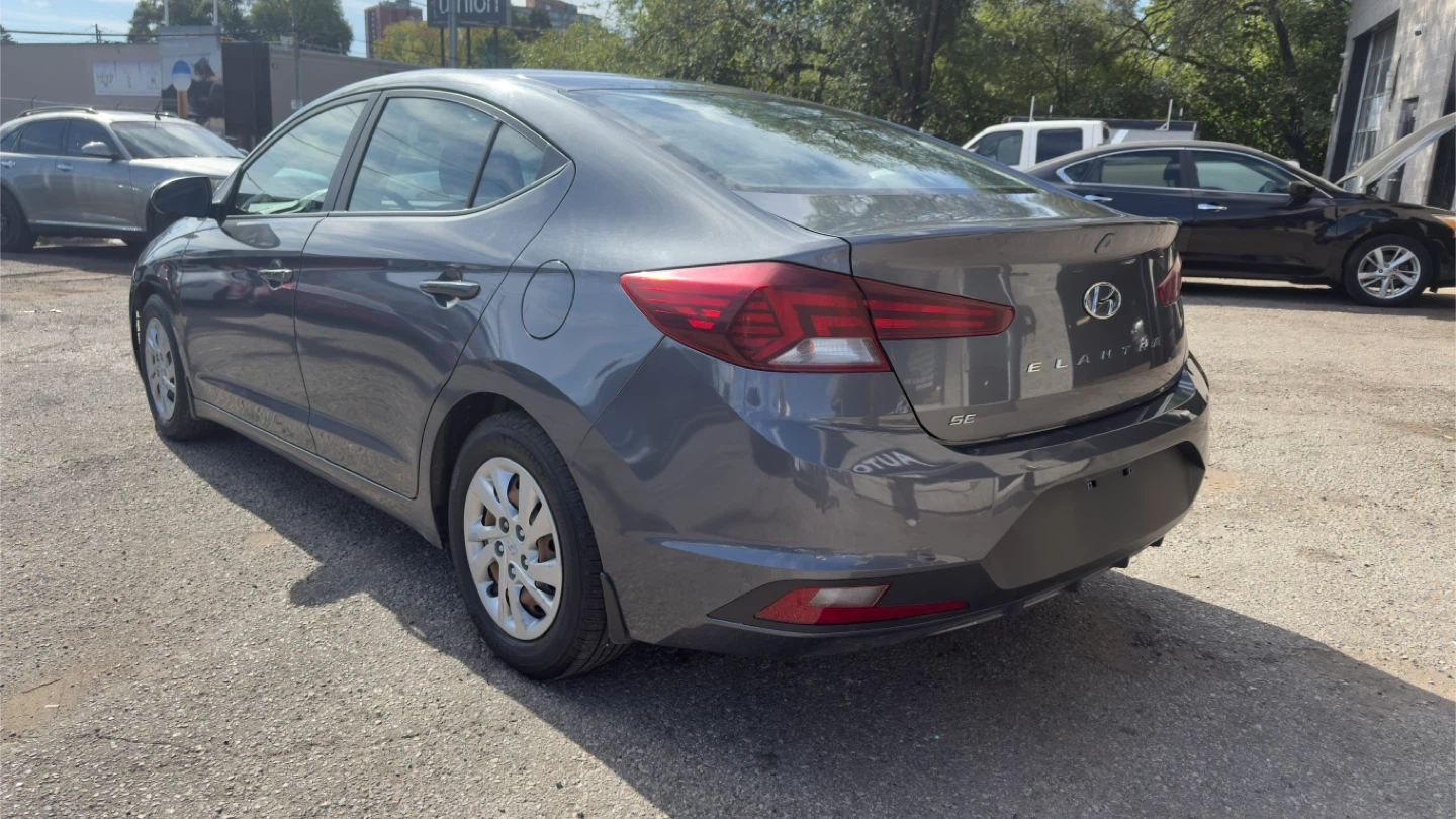 2019 Hyundai Elantra SE - Gray Sedan - photo 5