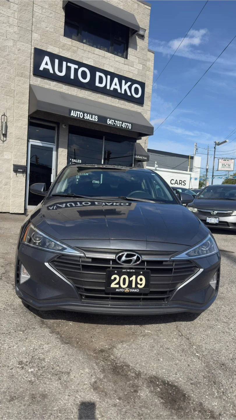 2019 Hyundai Elantra SE - Gray Sedan thumbnail