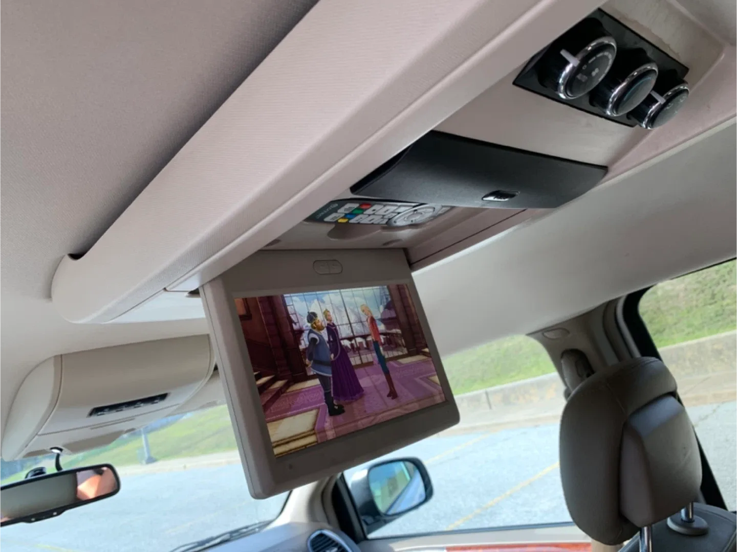 2016 Chrysler Town & Country · Touring-L Minivan 4D image indicator(8)