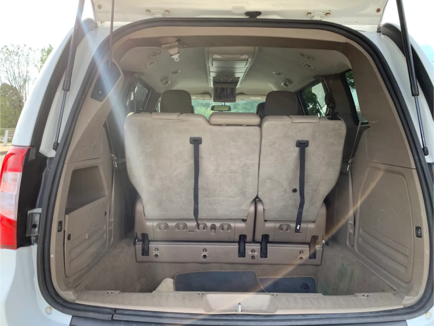 2016 Chrysler Town & Country · Touring-L Minivan 4D image indicator(10)