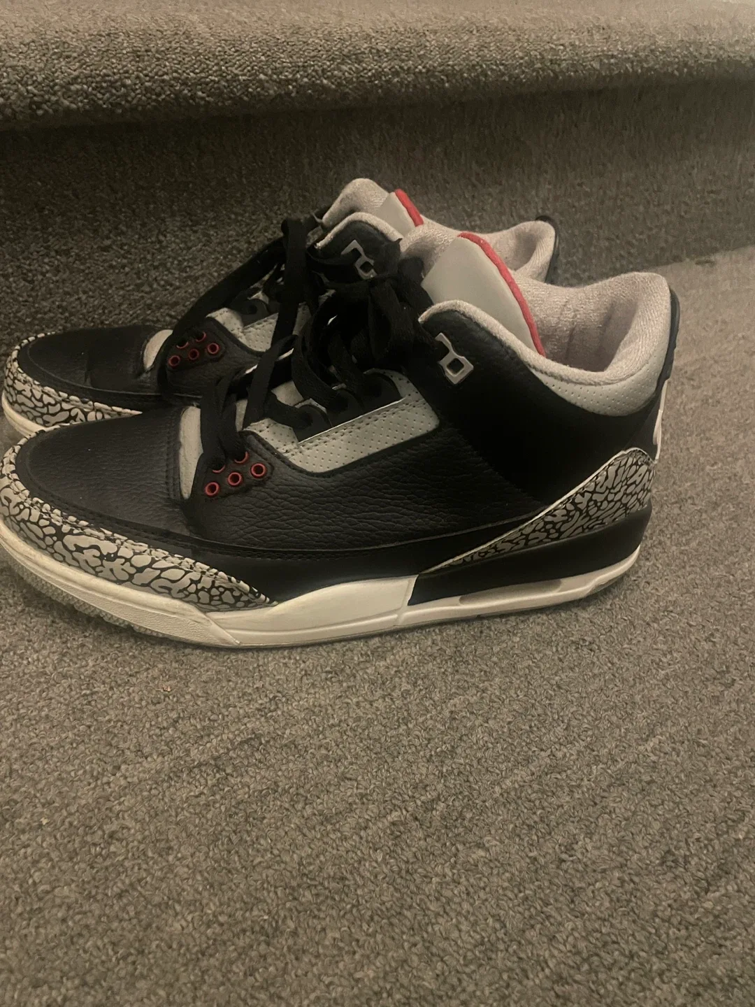 Nike Air Jordan 3 Retro image indicator(2)