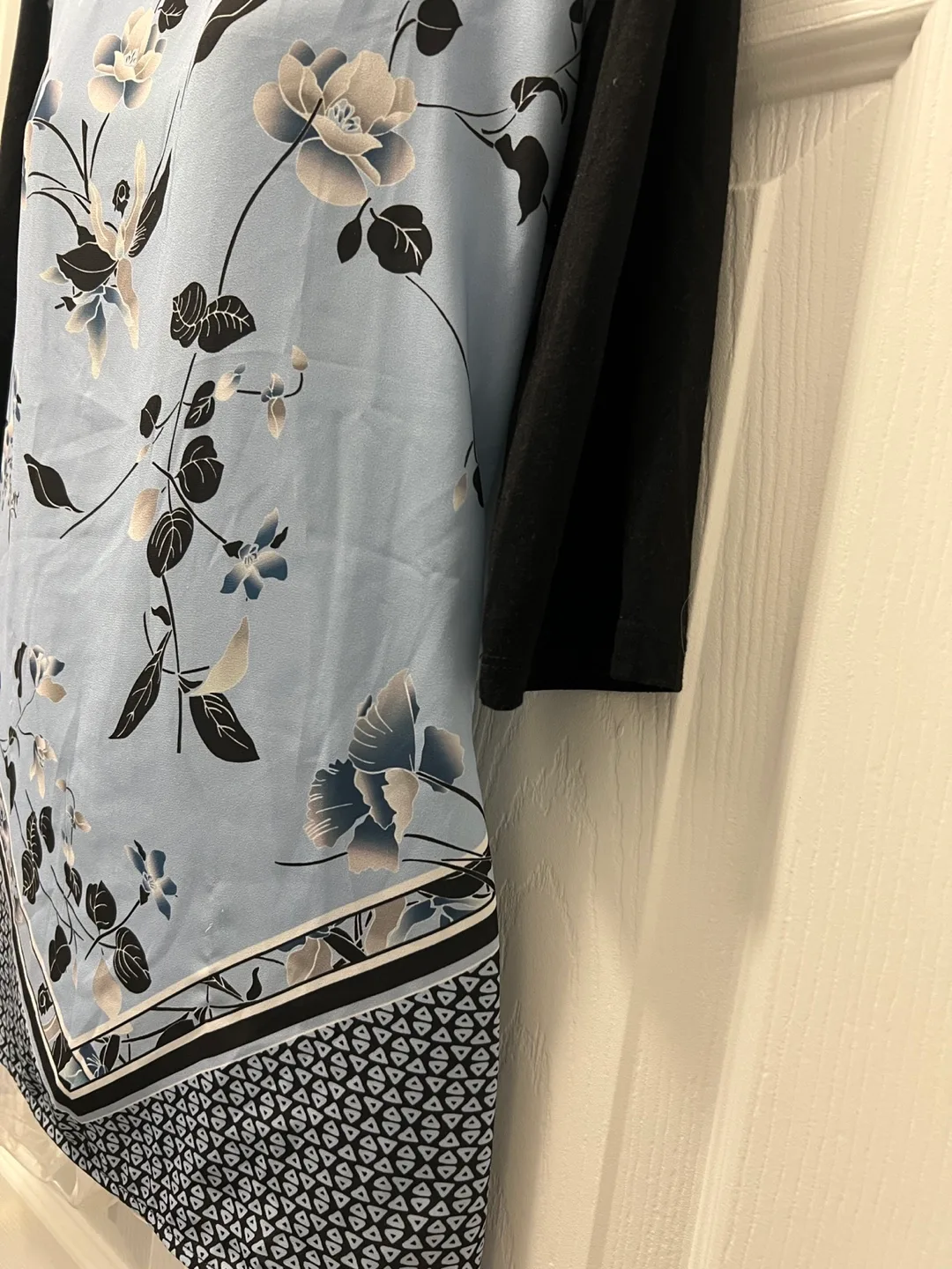 Floral Print Top - Black/Blue image indicator(2)