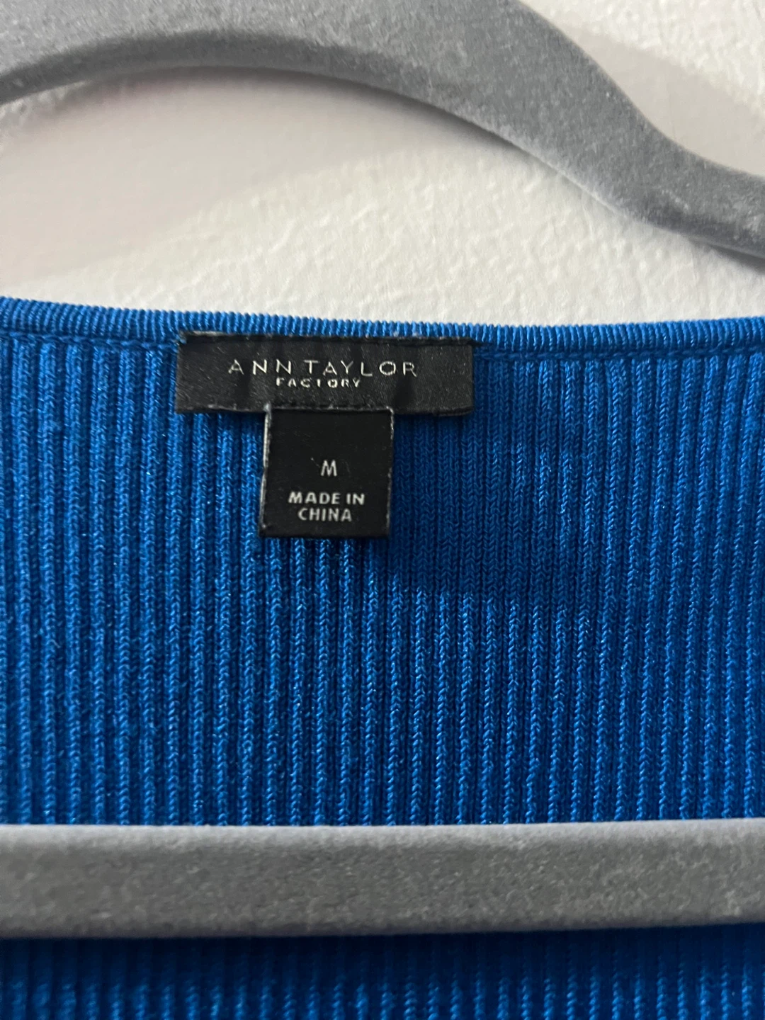 Women’s Ann Taylor Factory Blue Twist Front Top - Size M - photo 2