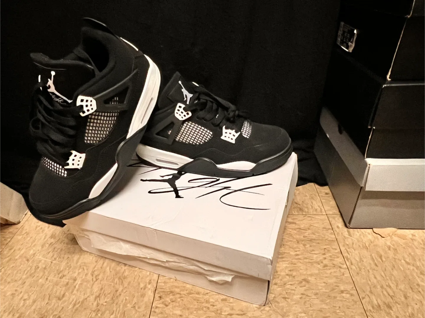 Nike Air Jordan 4 Retro Black/White image indicator(2)