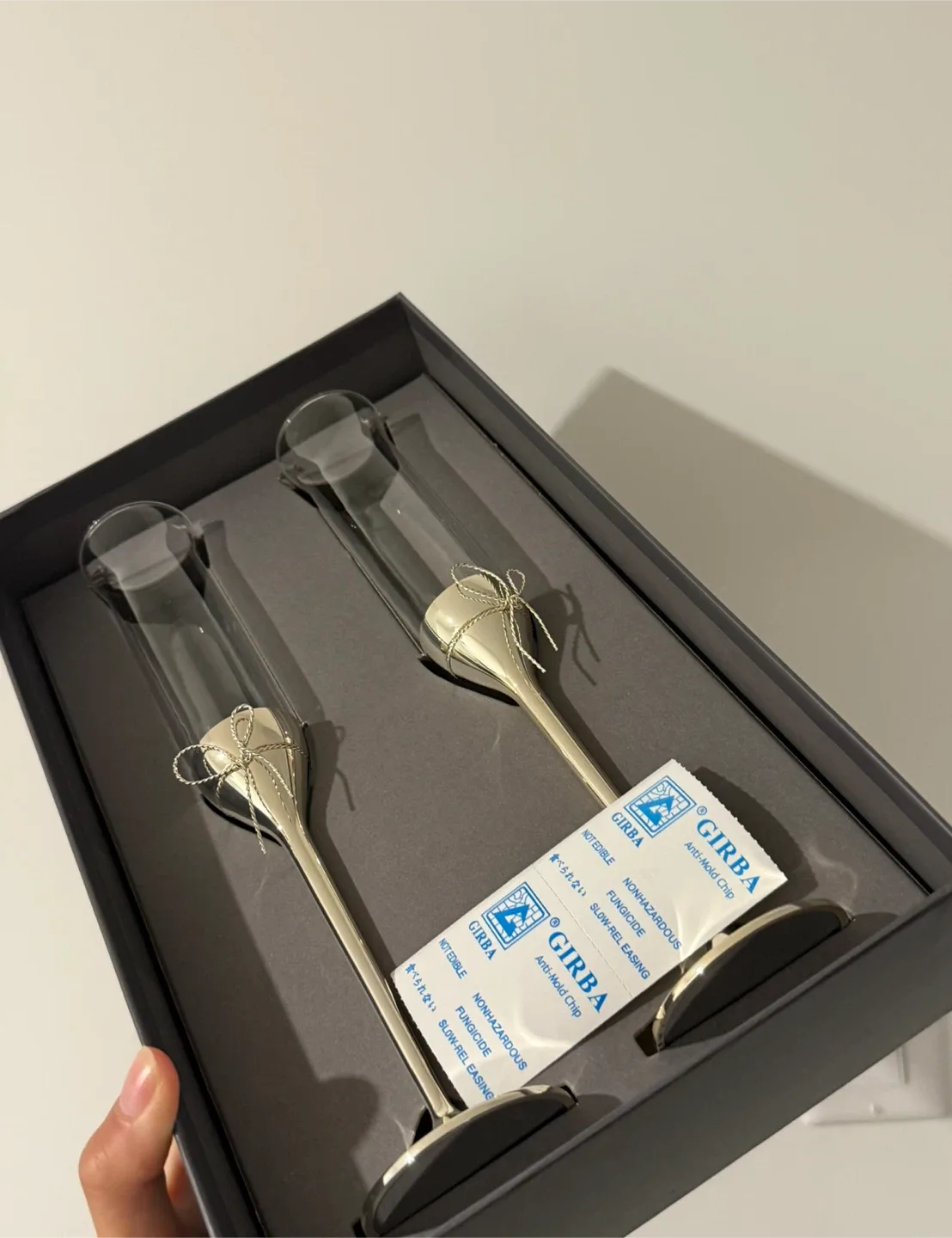 Brand New Wedgwood Vera Wang Love Knots Toasting Flutes (Pair) thumbnail
