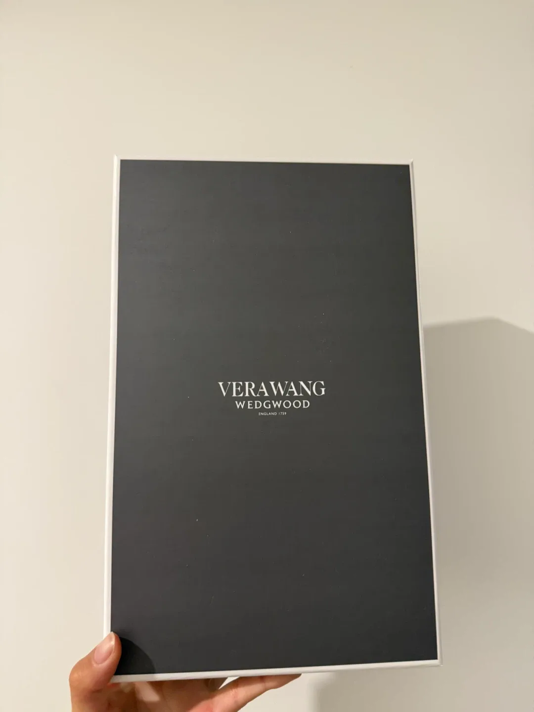 Brand New Wedgwood Vera Wang Love Knots Toasting Flutes (Pair) image indicator(2)