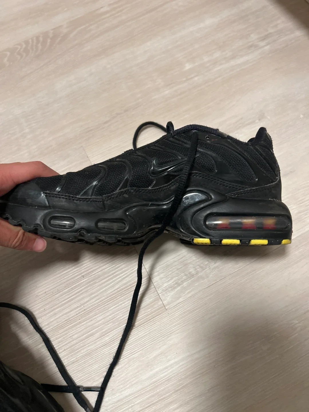 Nike Air Max Plus TN, Black, Size 6.5 mens image indicator(3)