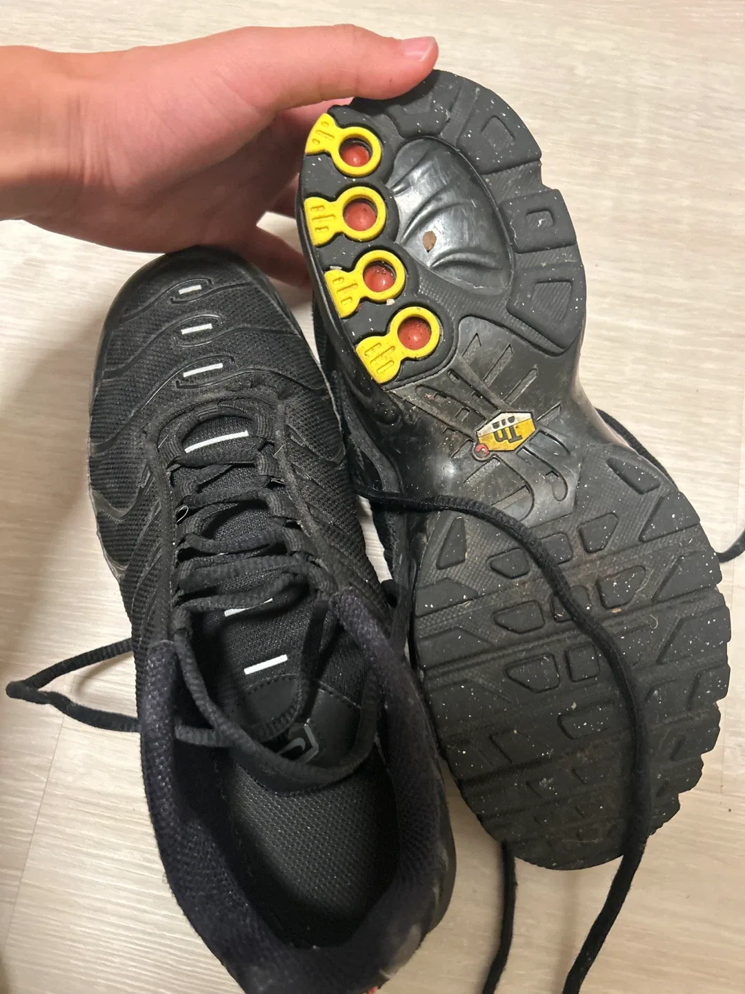 Nike Air Max Plus TN, Black, Size 6.5 mens image indicator(4)