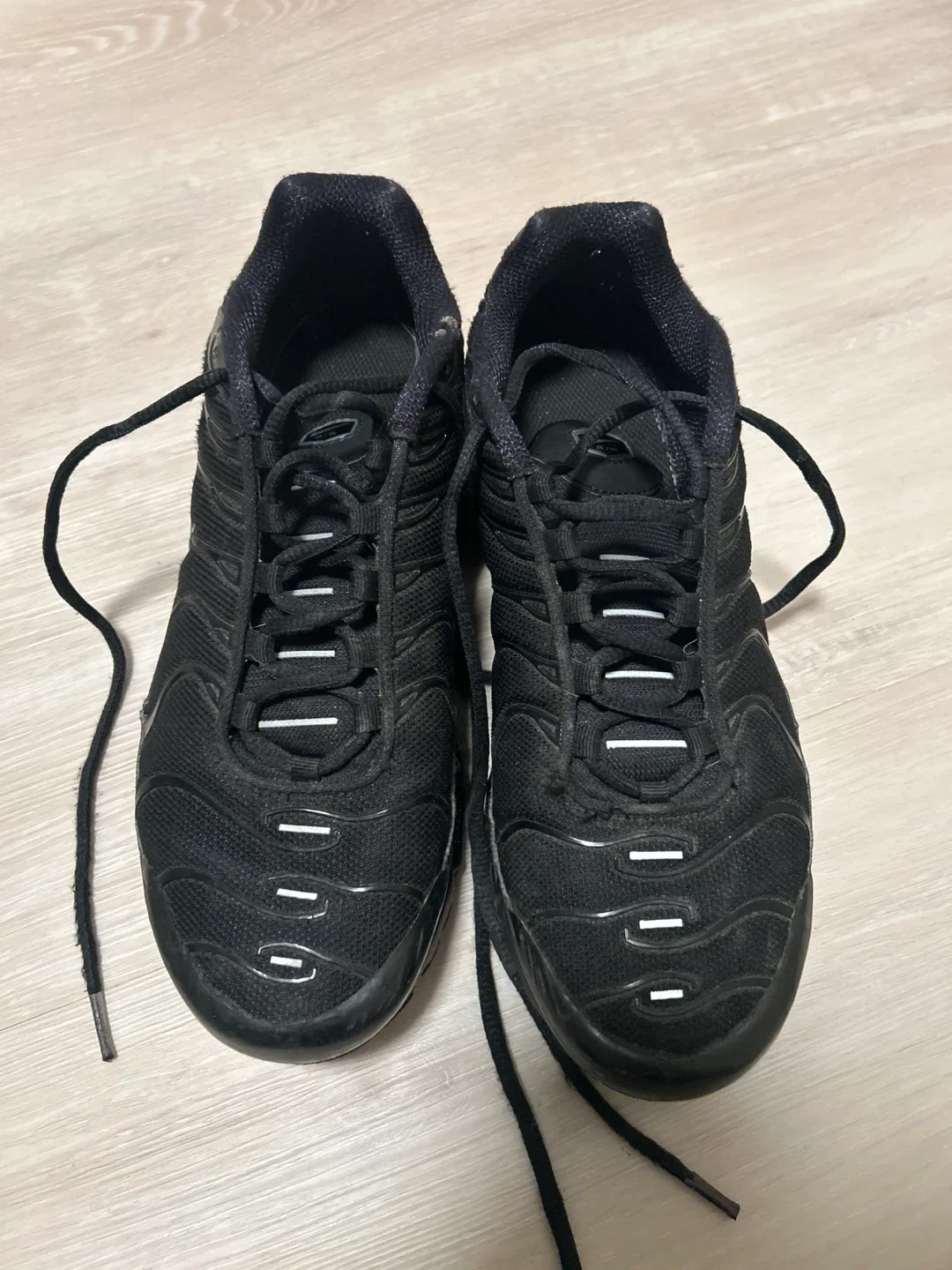 Nike Air Max Plus TN, Black, Size 6.5 mens image indicator(2)