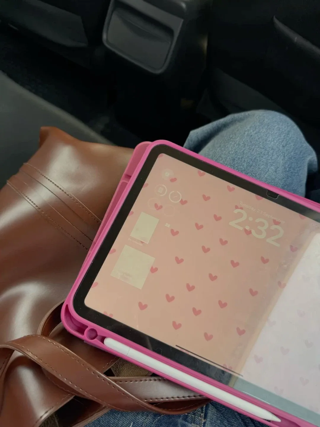 Apple iPad 10th Gen Pink image indicator(3)