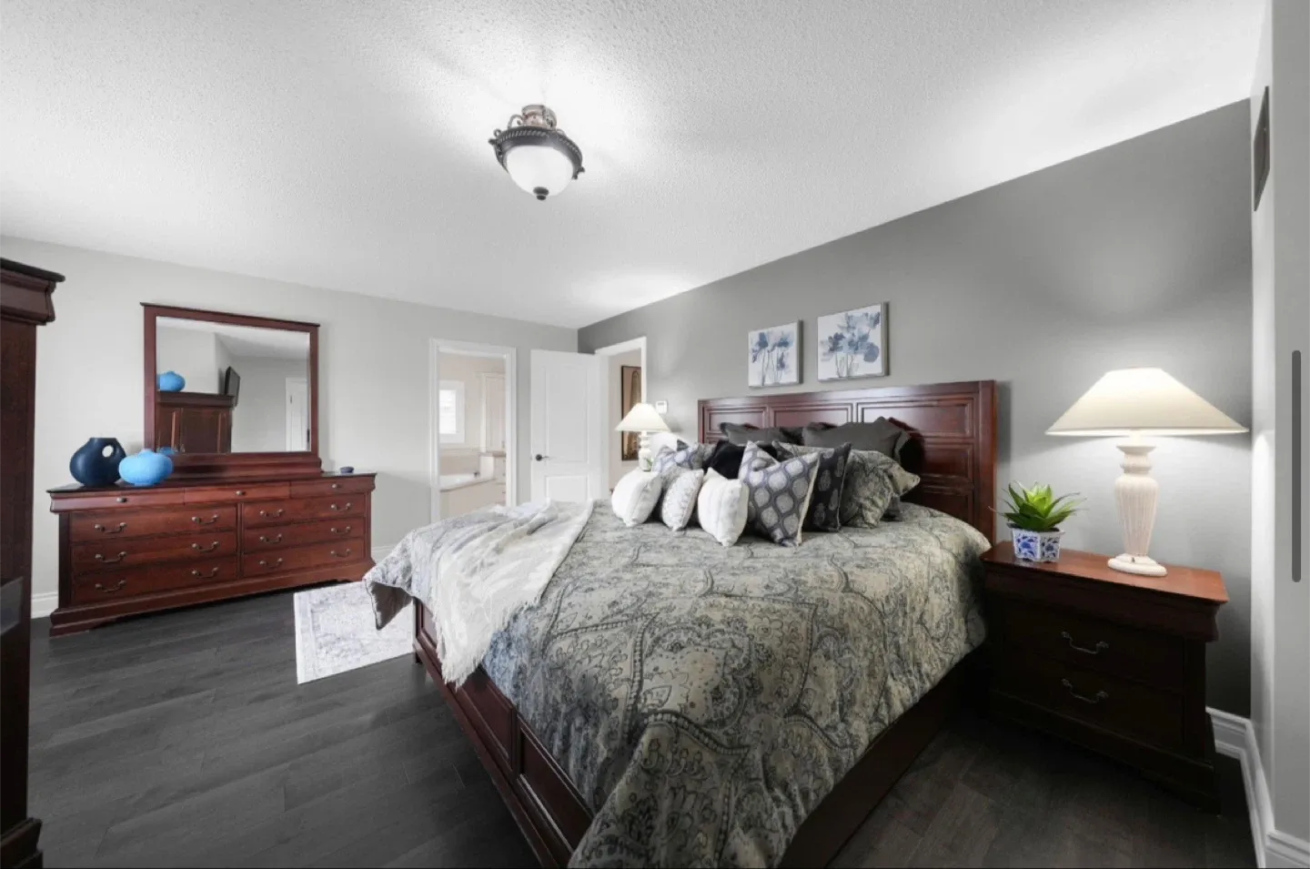 King Size Cherry Wood Bedroom Set image indicator(4)