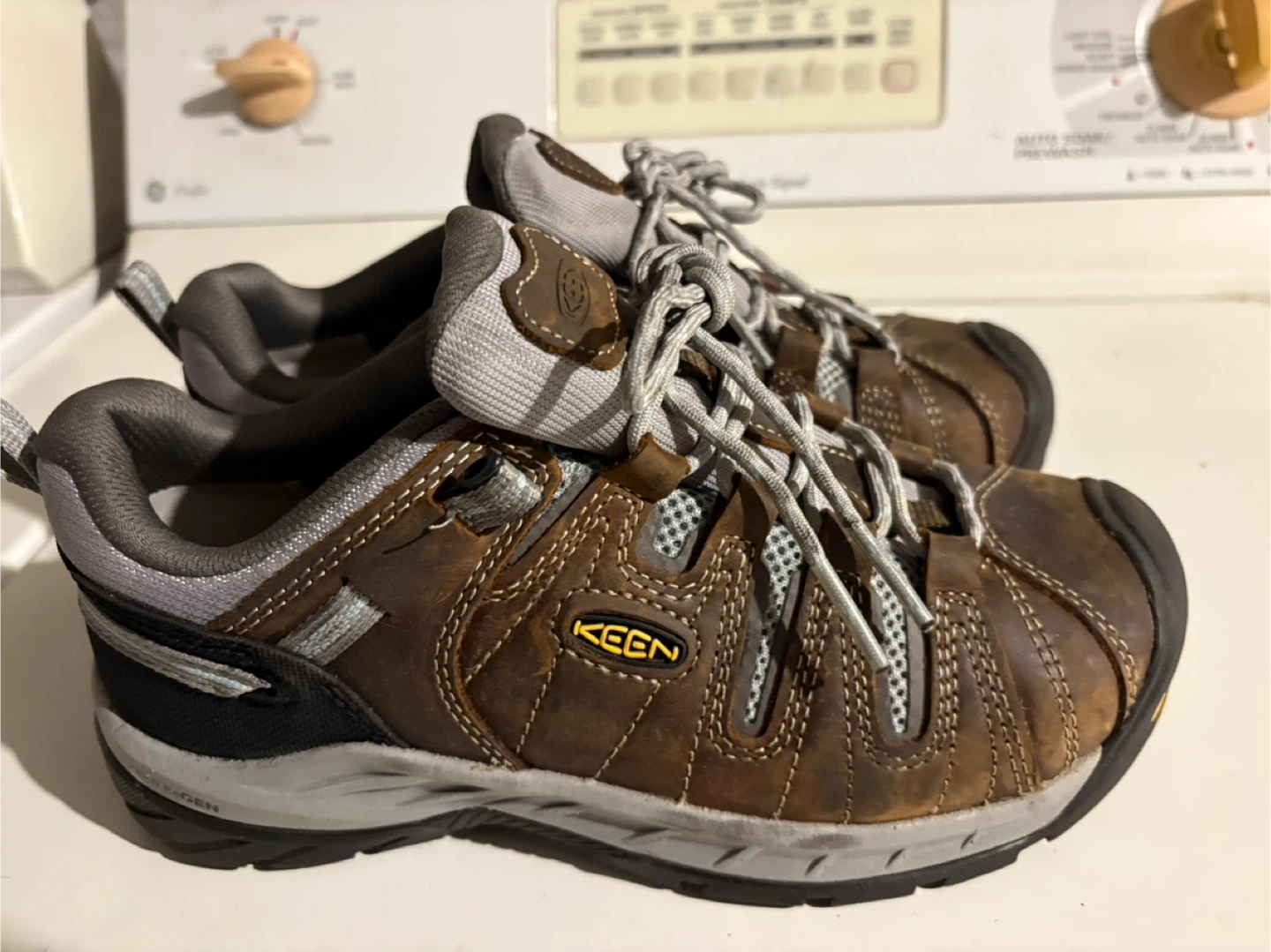 KEEN Utility Men's Brown Leather Shoes - Size 8M
