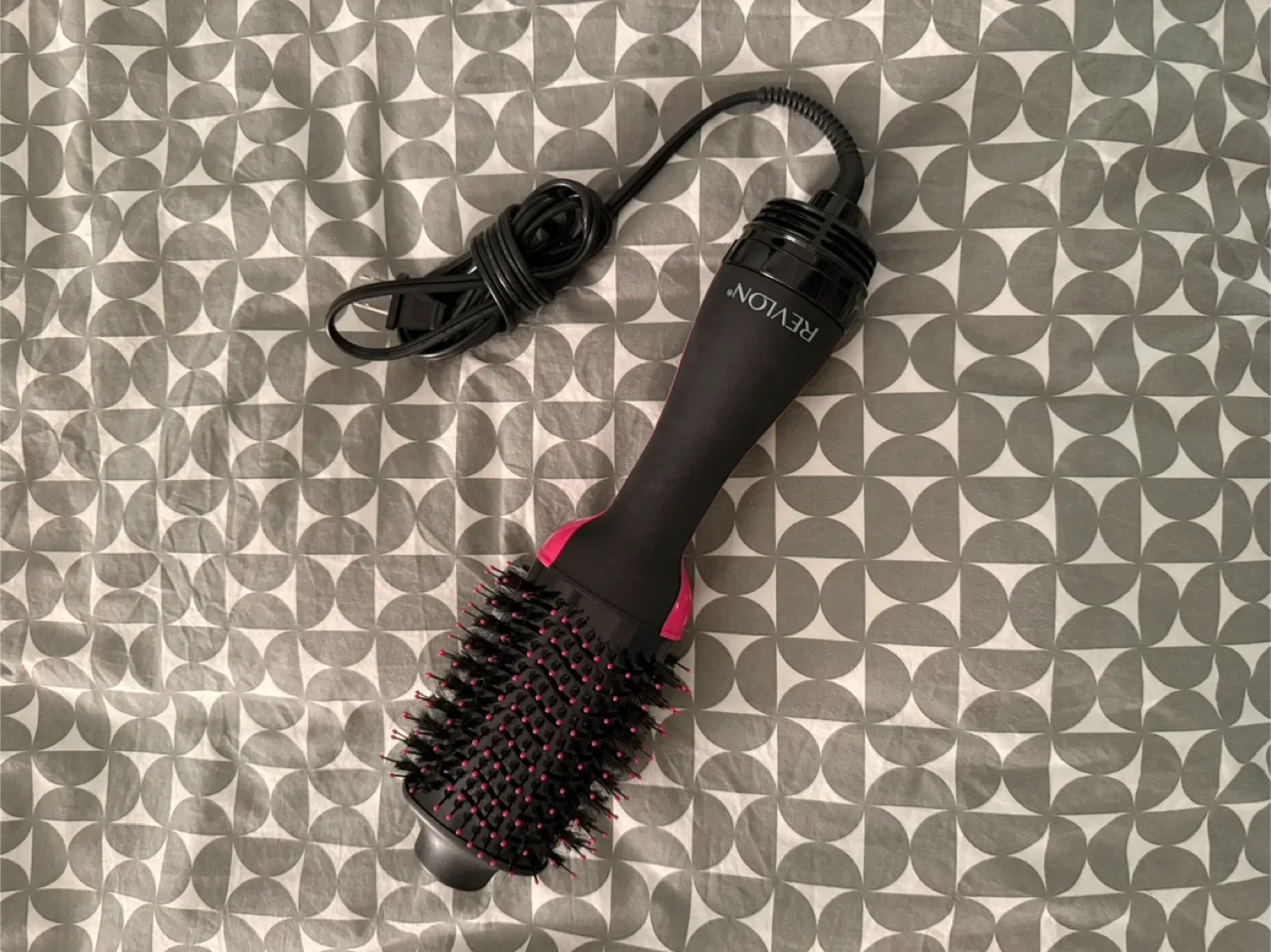 Revlon One-Step Hair Dryer & Volumizer Hot Air Brush image indicator(7)