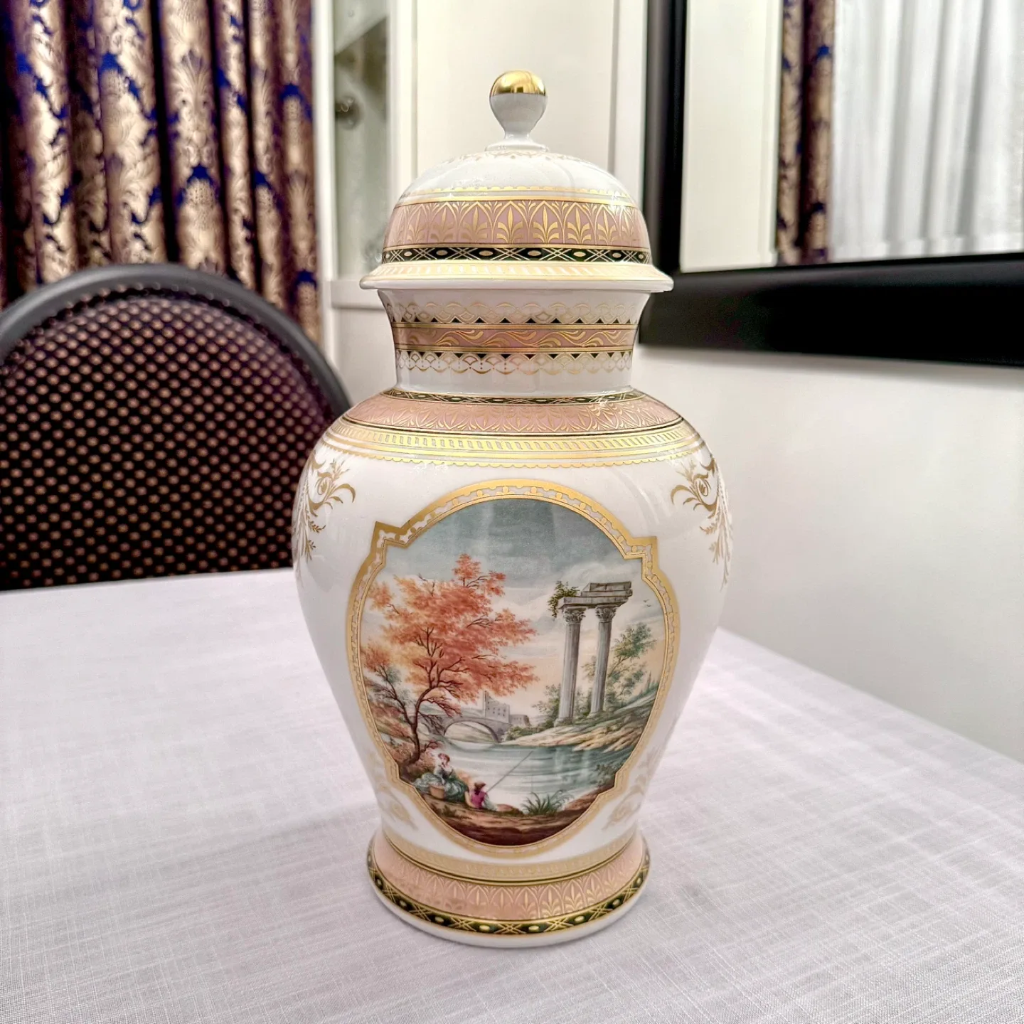 Large Kaiser fine porcelain ginger jar image indicator(2)