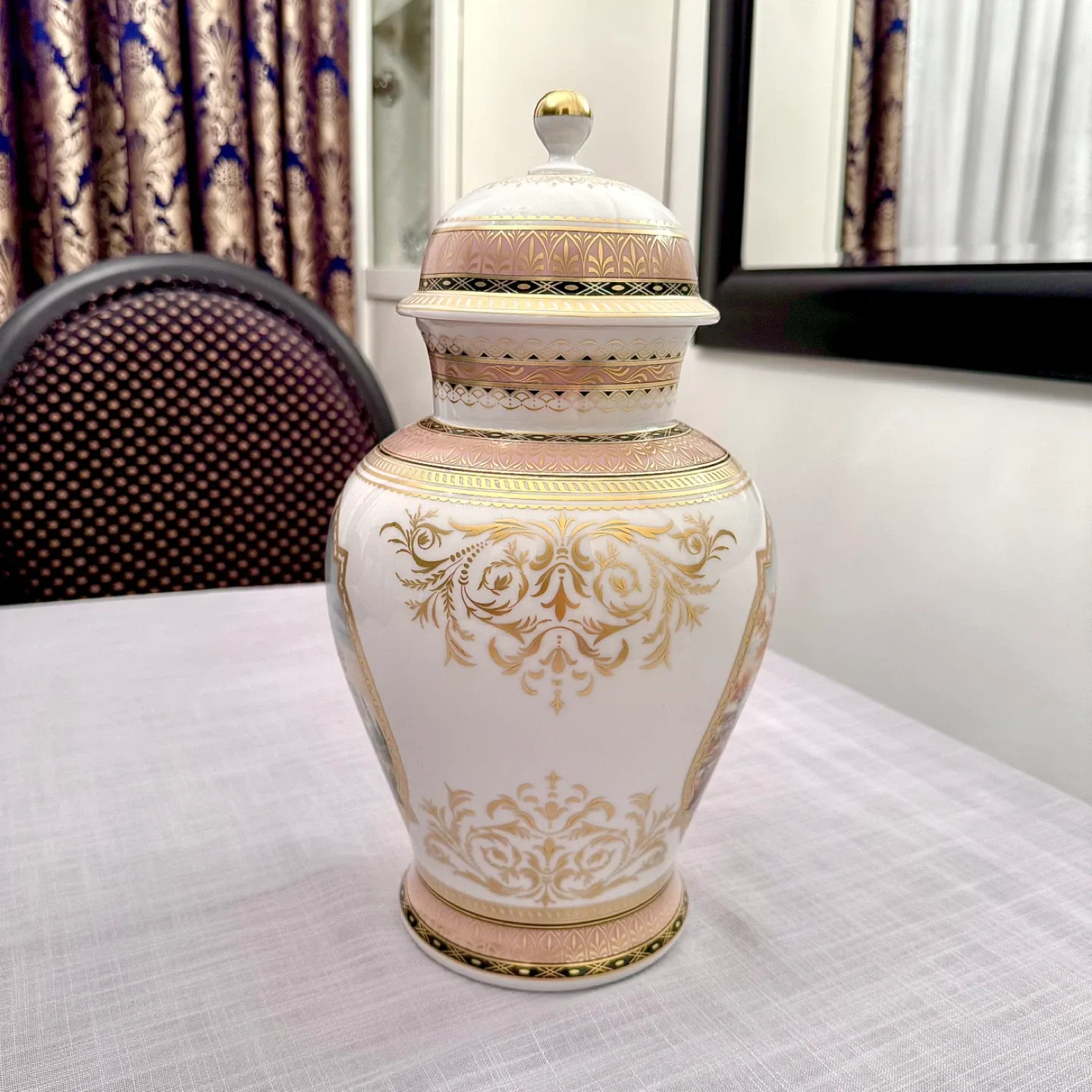 Large Kaiser fine porcelain ginger jar image indicator(3)