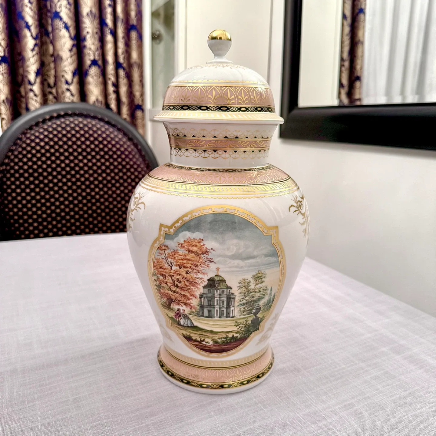 Large Kaiser fine porcelain ginger jar thumbnail
