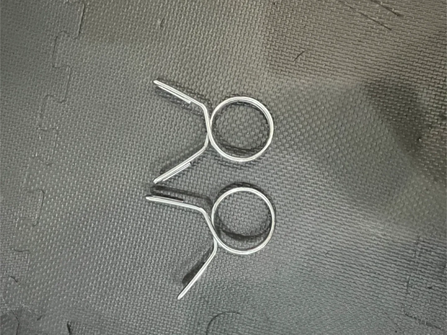 Pair of Spring Collars for Weightlifting image indicator(2)