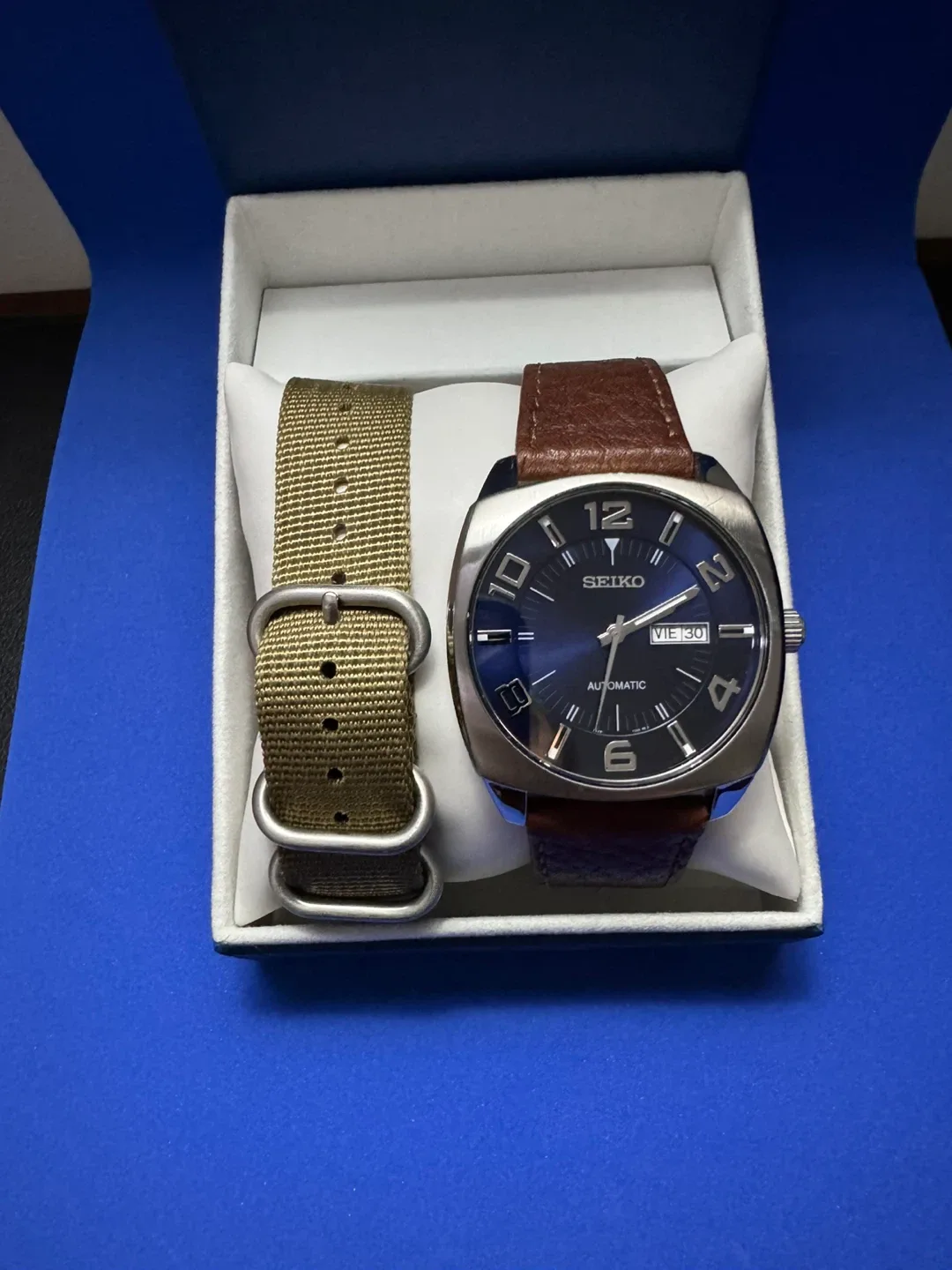 Seiko Automatic Watch with Extra Band image indicator(5)