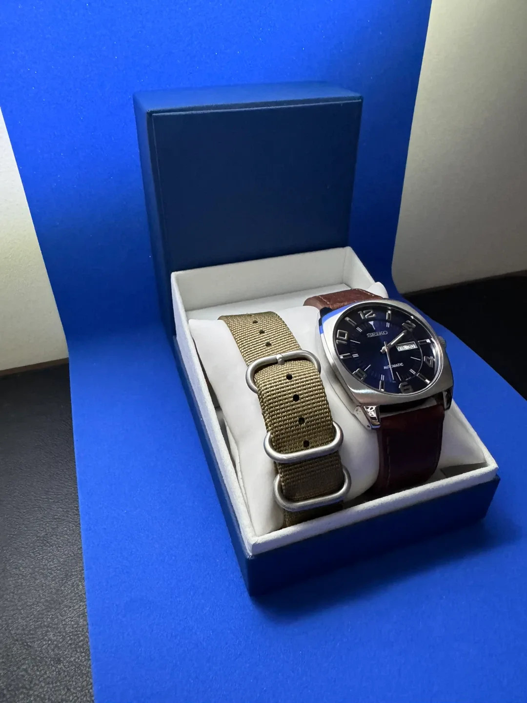 Seiko Automatic Watch with Extra Band image indicator(4)