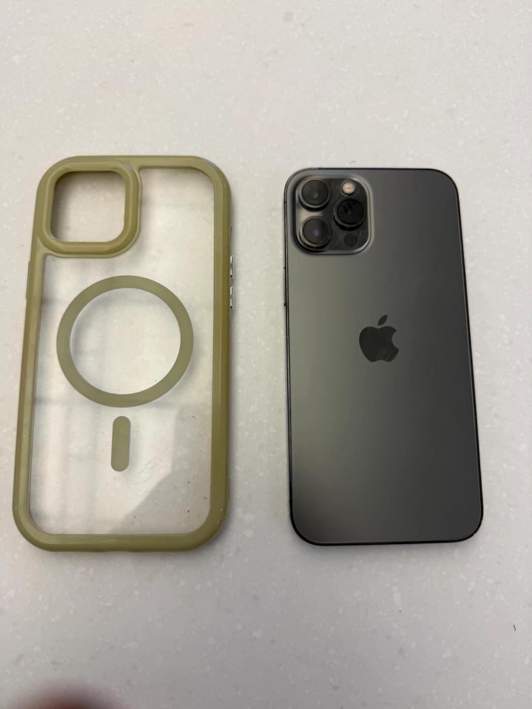 iPhone 12 Pro Max 128gb & Case perfect condition - photo 2