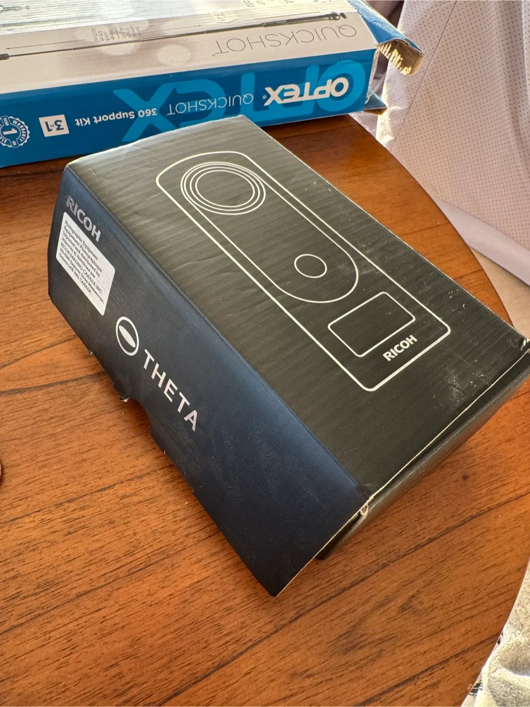 Ricoh Theta Z1 51GB 4K 360 Camera with Tripod Kit image indicator(3)