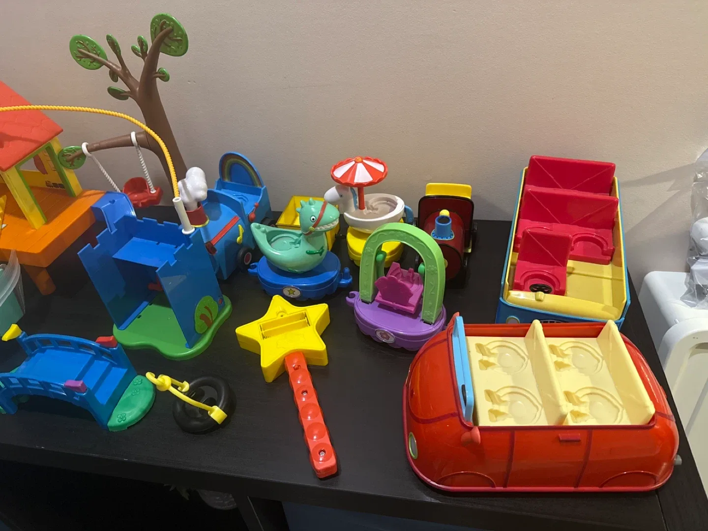 Moving sale!!!!! Peppa Pig Playset Lot image indicator(2)