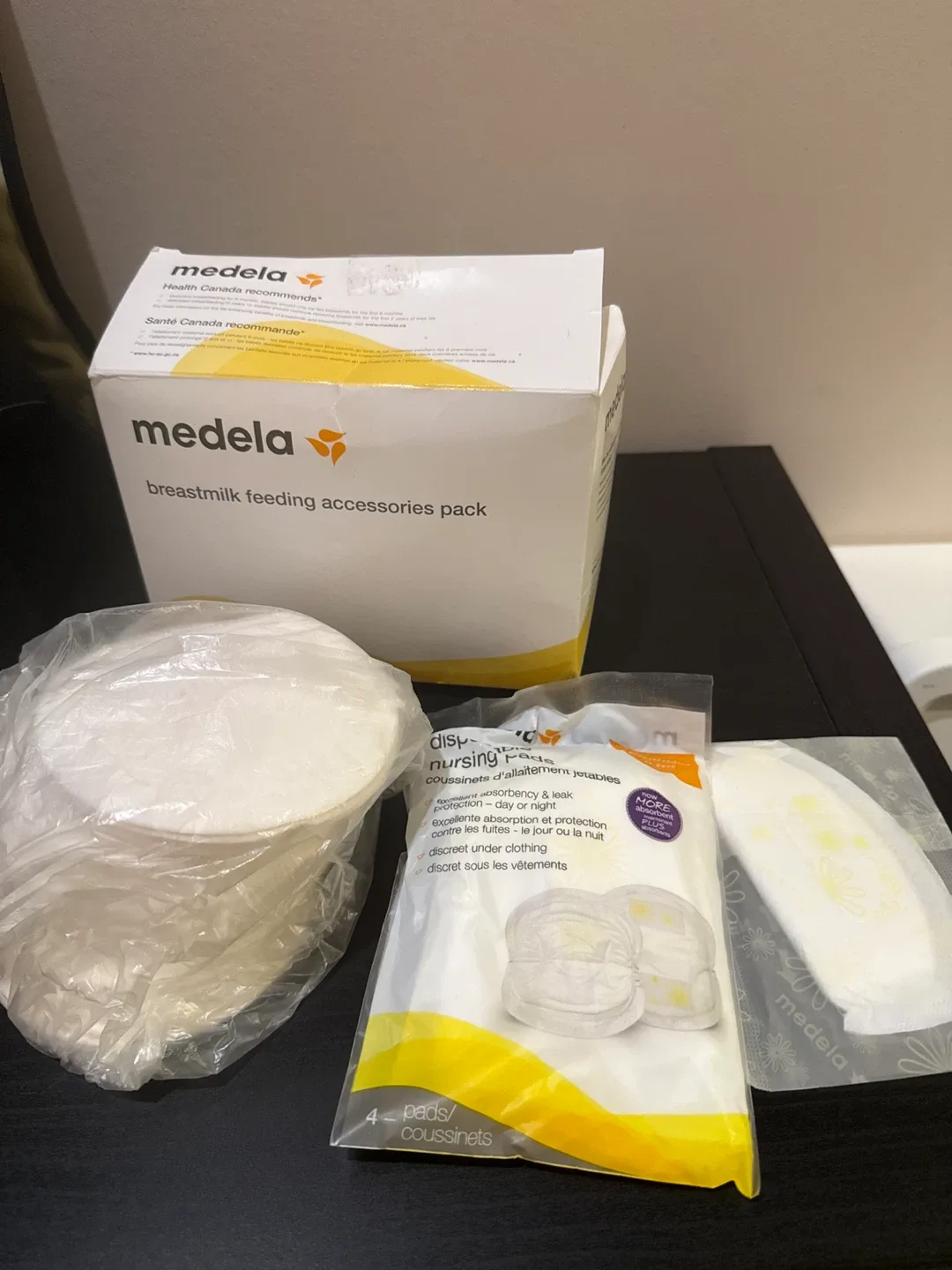Medela Breast Pump Set with Bag & Accessories image indicator(3)