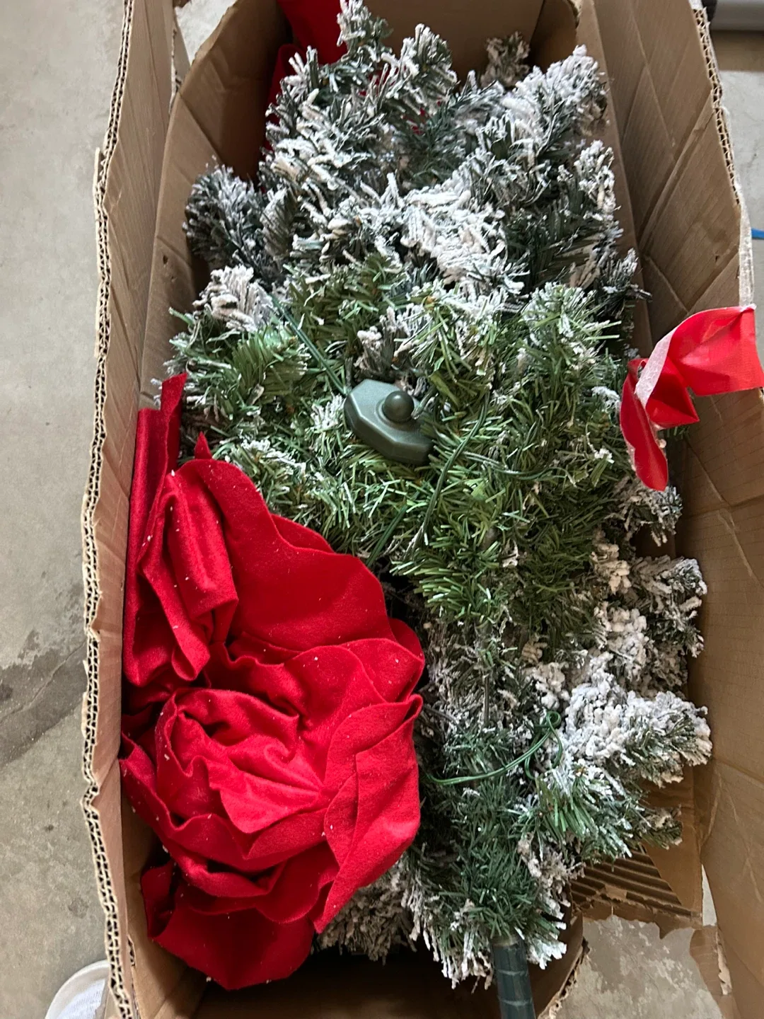 NOMA 7' Bennett Pre-lit Flocked Pencil Tree image indicator(3)