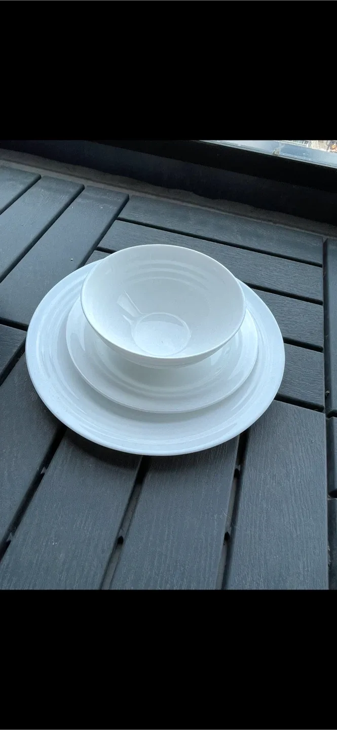 White Ceramic Dinnerware Set 12pc image indicator(2)