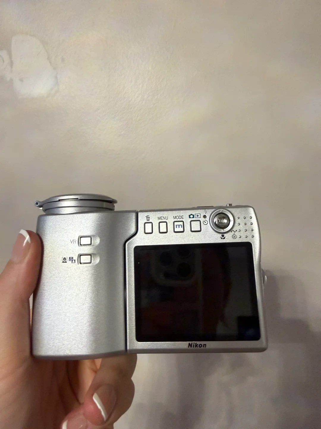 Nikon Coolpix S10 VR Digital Camera, 6.0 Megapixels image indicator(2)