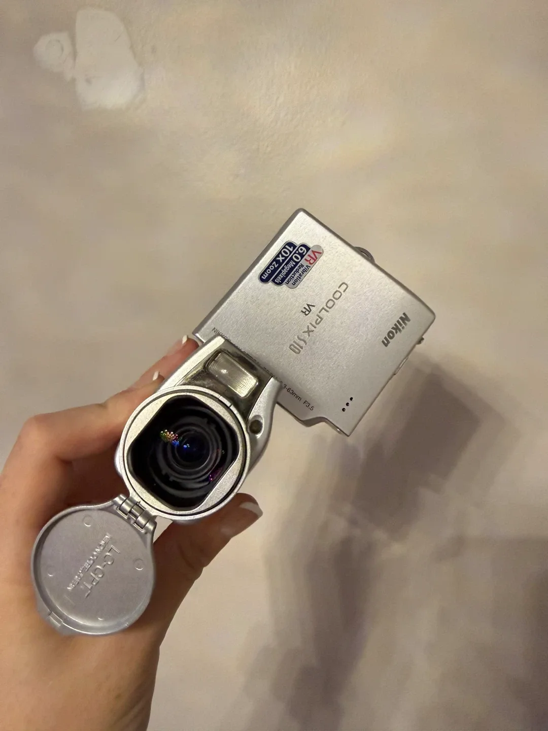 Nikon Coolpix S10 VR Digital Camera, 6.0 Megapixels image indicator(5)