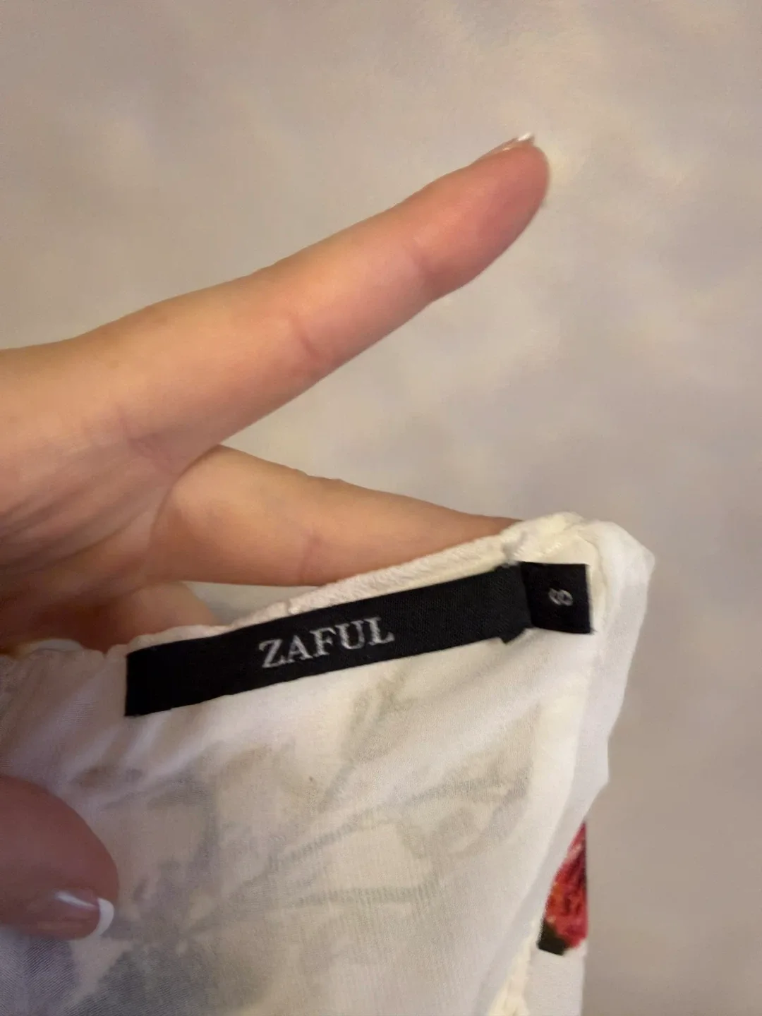 Zaful White Floral Romper image indicator(3)