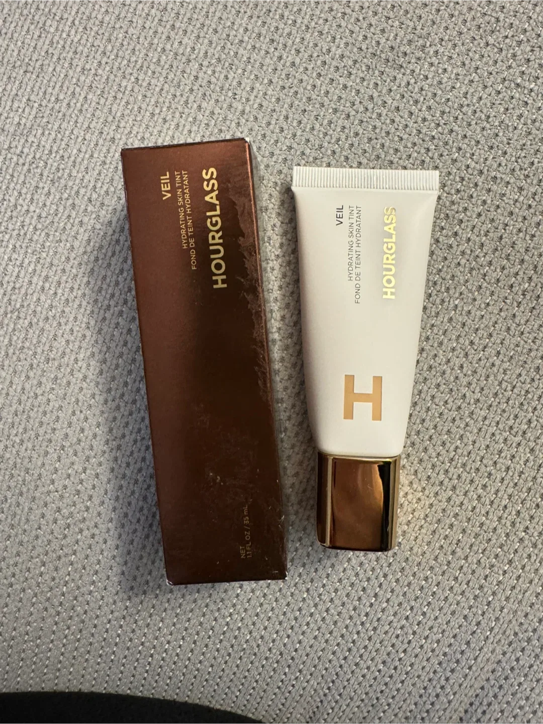 Hourglass Veil Hydrating Skin Tint Foundation- Oat thumbnail