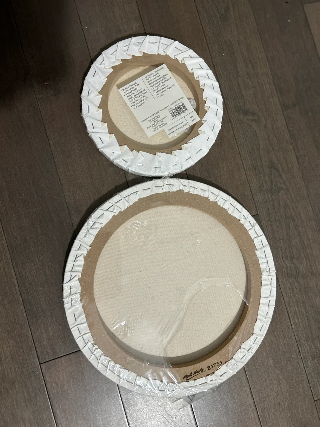 Mont Marte Round Canvases, 8 inch & 12 inch image indicator(2)